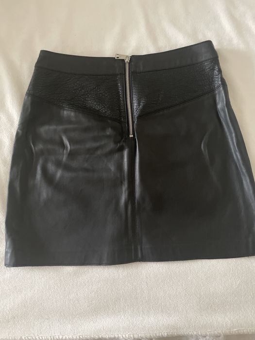 Дамска права кожена пола.