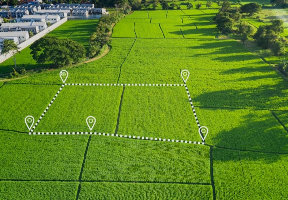 Мирзо Улугбекский район. Продаётся участок 4 соток  Фасад 12 метров