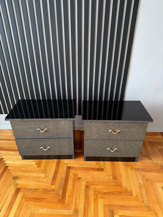 Продам комплект тумбочки шкаф комод