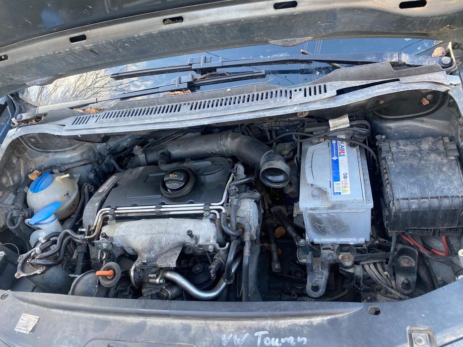 VW Touran на части