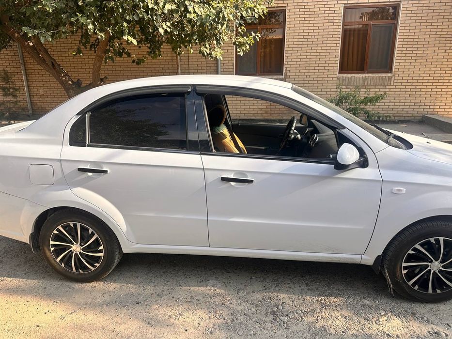 NEXIA 3 автомобили сотилади. Срочно.