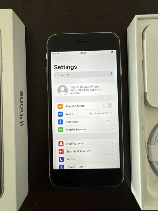 iPhone SE 3 2022 64GB Starlight пълен комплект