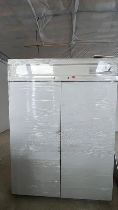Холодильник  шкаф большой для хорики