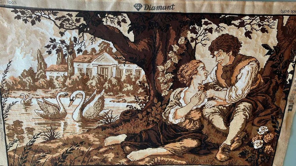 Ръчно шит гоблен Влюбени лебеди