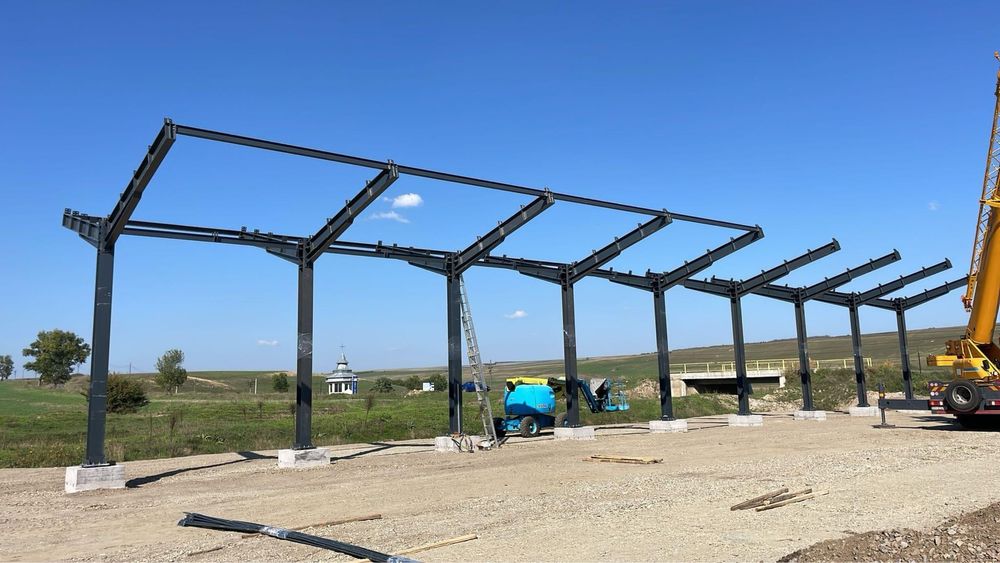 Vand hale metalice conform proiectului dvs.