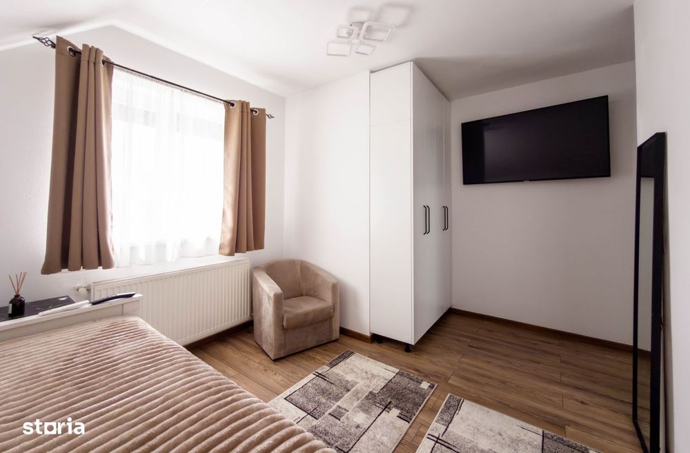 PROPRIETAR-casă+teren generos+spatiu multifuncțional, preț negociabil!