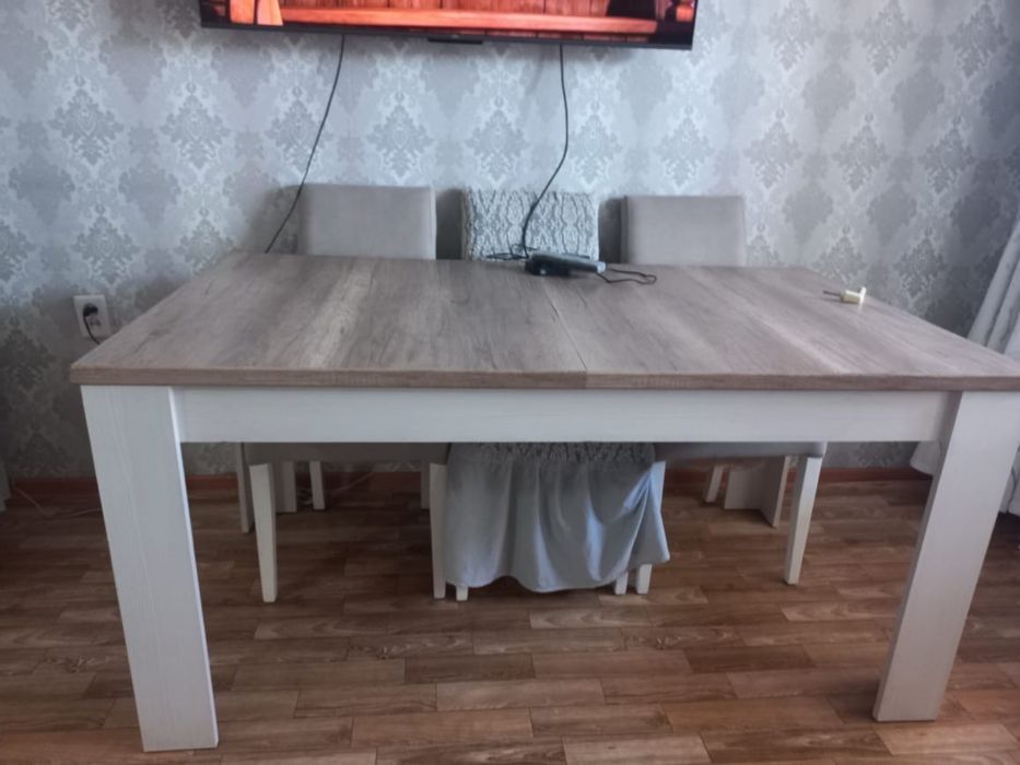 Стол большой белый серый