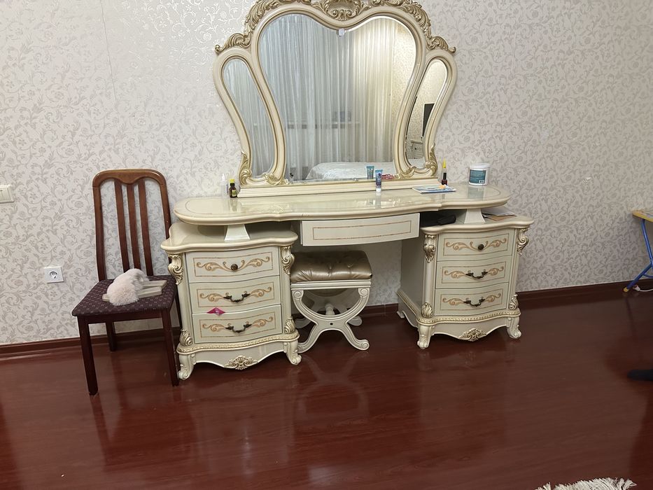 Спальный гарнитур