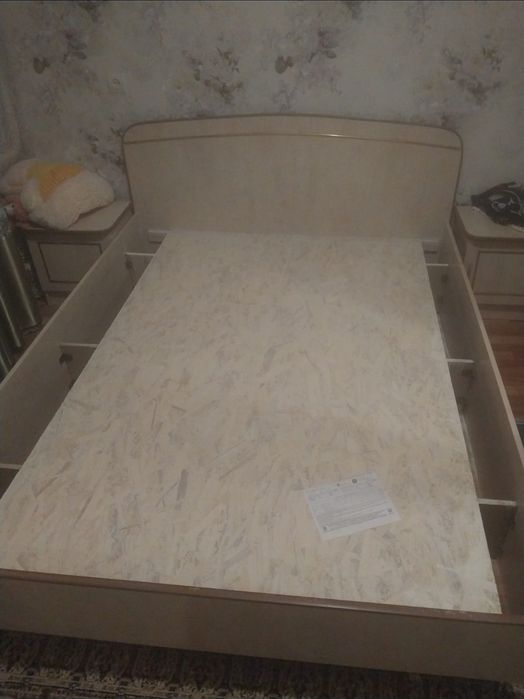 Продаётся двухспальная кровать
