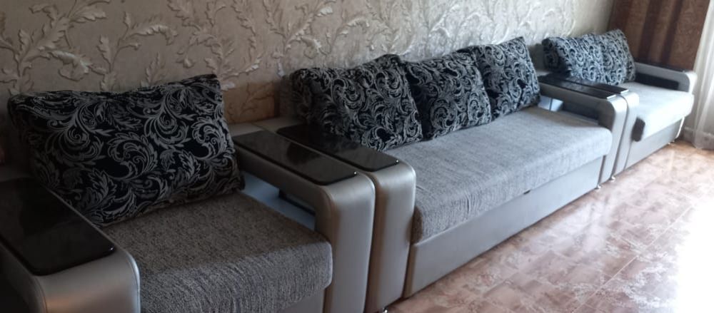 Диван серого цвета