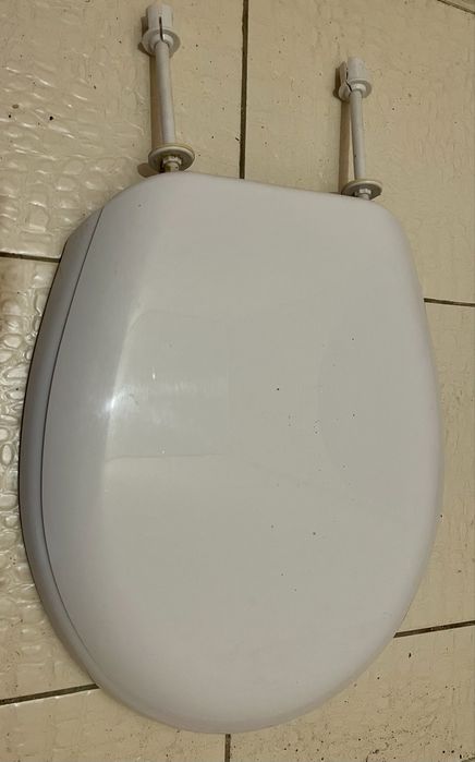 Продам бачек в сборе., арматуру б/у