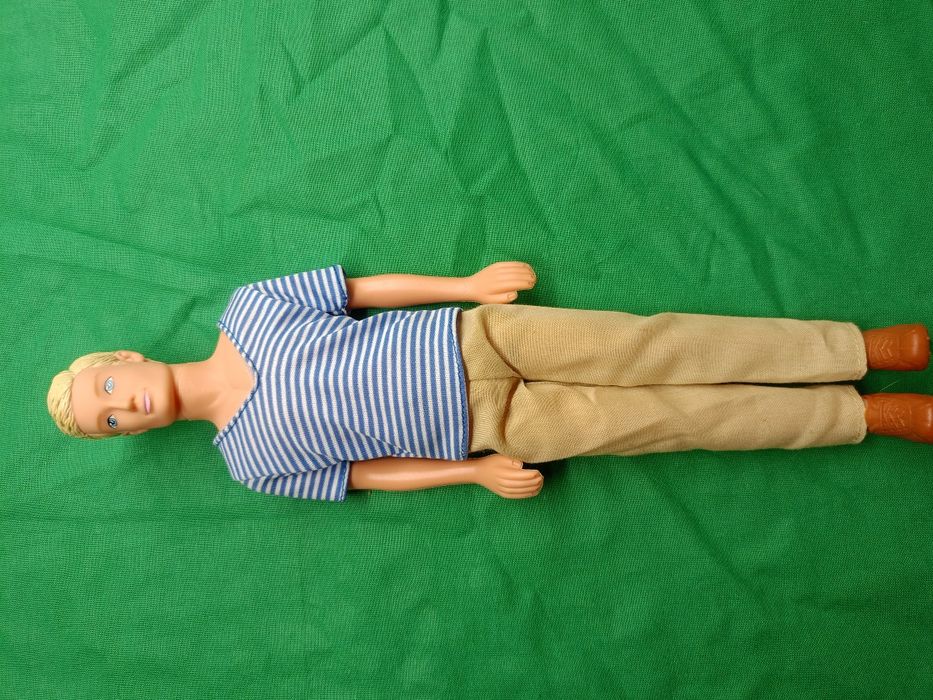 Кукли Барби,Кен и от филмче "Замръзналото Кралство " Елза и Анна