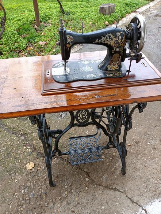 Mașina de cusut vintage.