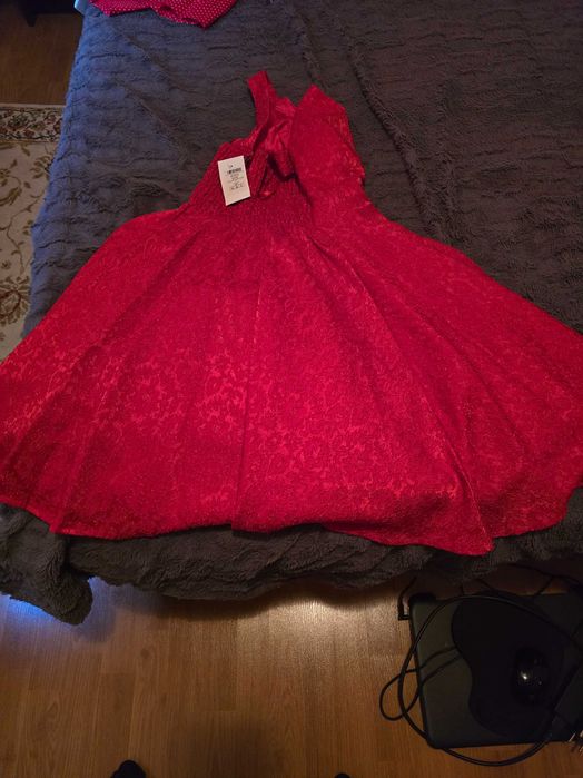 Vand Rochii si pantofi de dama noi nouti