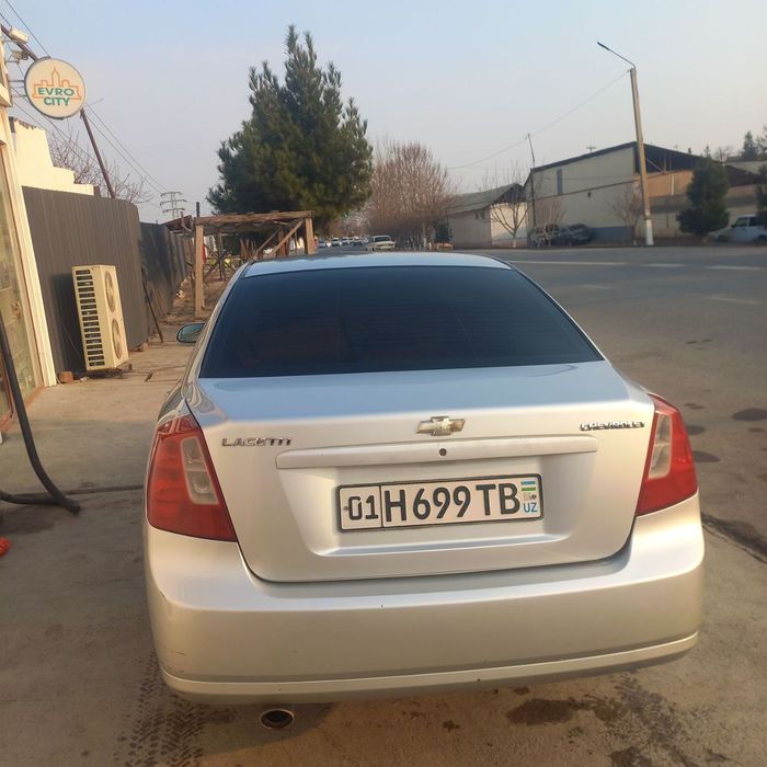 Автомобиль CHevrolet Lacetti