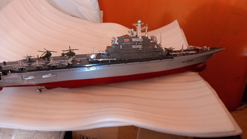 Авианосец корабль игрушка