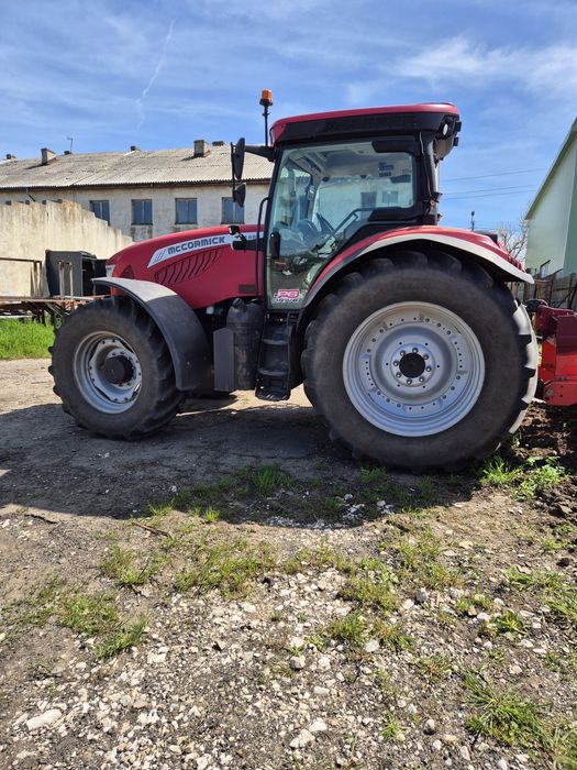 De vanzare tractor 200cp