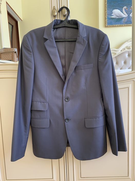 Серый костюм с брюками