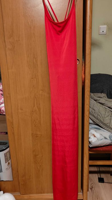 Чисто нова дълга червена рокля