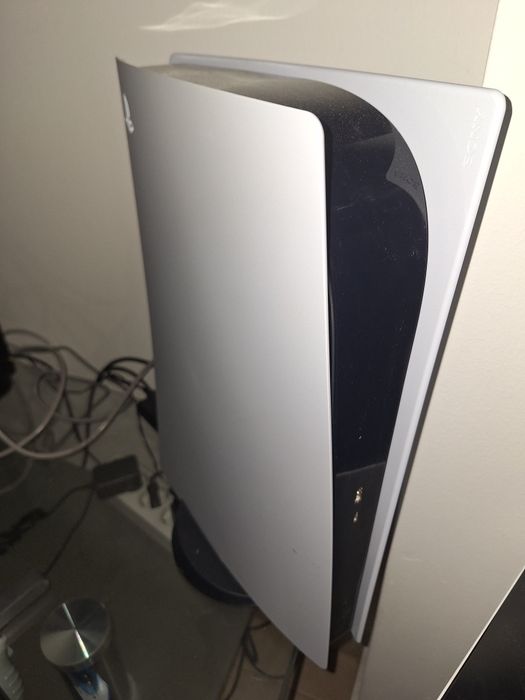 Продавам PS 5 - Slim