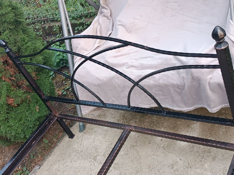 Vând cadru pat matrimonial fier forjat