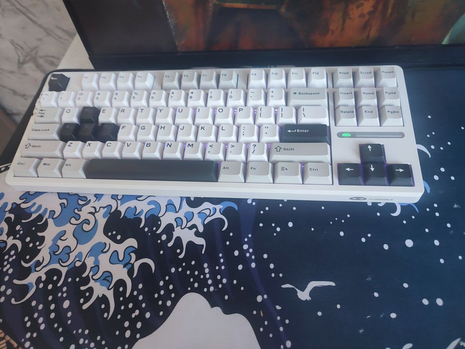 Клавиатура Magegee light 87(механика 87 клавиш) есть блютуз и порт