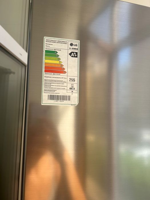 Продам холодильник с запахом lg