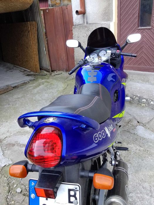 Продавам мотоциклет Сузуки 600 кубика