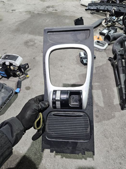 Конзола за Porsche Cayenne 2010г.