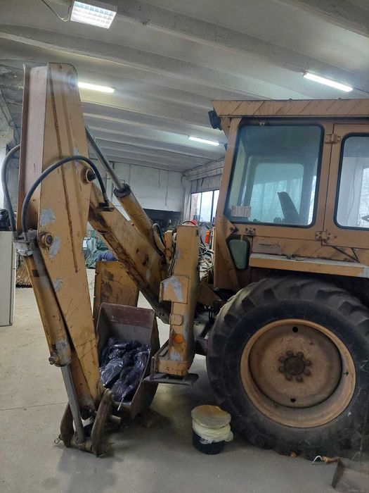 Buldoexcavator MF 500