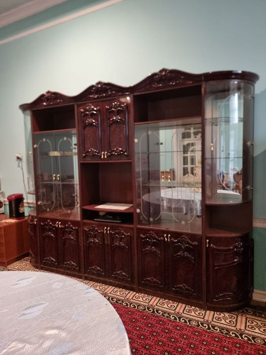 Стенка сервант в отличном состоянии