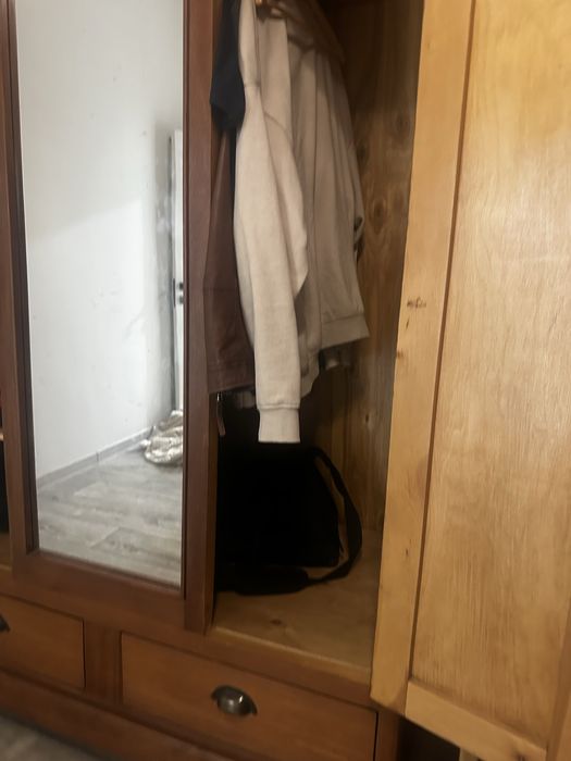 Продам старинный шкаф из дерева