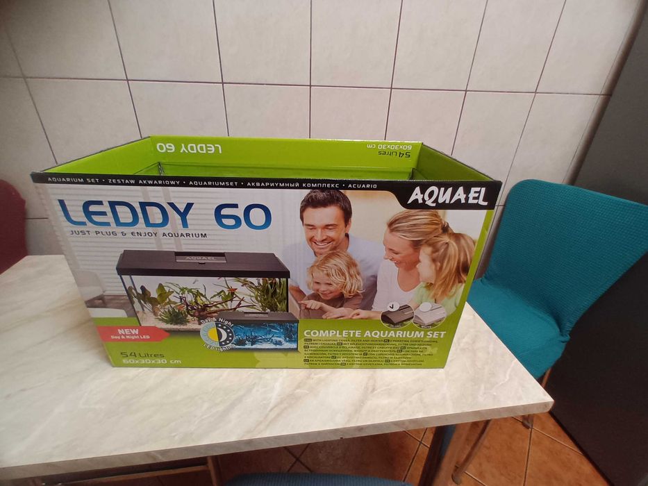 ACVARIU PESTI SI ACCESORII