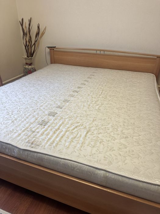 Продам спальный гарнитур