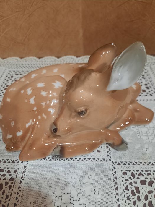 Статуэтка "Олененок" (лежащий), автор П.П. Веселов, фарфор, роспись, Л