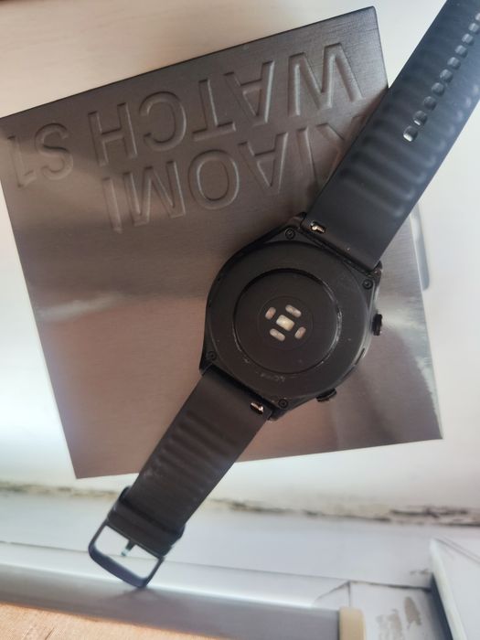 Xiaomi watch s1 .