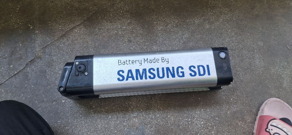 Vând baterie bicicleta electrica 24 v originala samdung 10ah