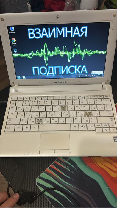 Ноутбук маленькй работает