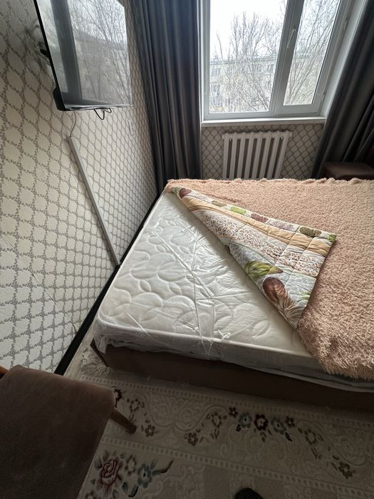 Кровать двухспальная вместе с матрасом