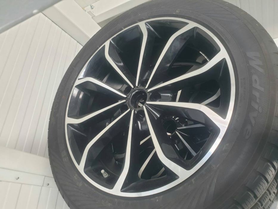 Гуми с джанти за lexus 235/55 R20