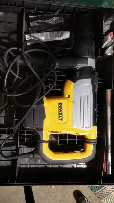 Perforator sotiladi DeWalt orginal