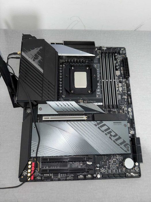 Gigabyte - Z690 AORUS ULTRA DDR5