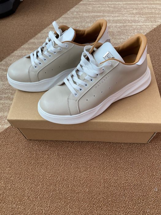 Нови дамски кецове в кутия