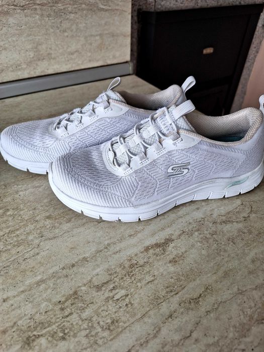 Дамски маратонки Adidas / Skechers