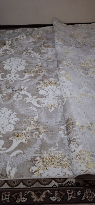 Yangi gilam sotiladi 4 ga 2.80