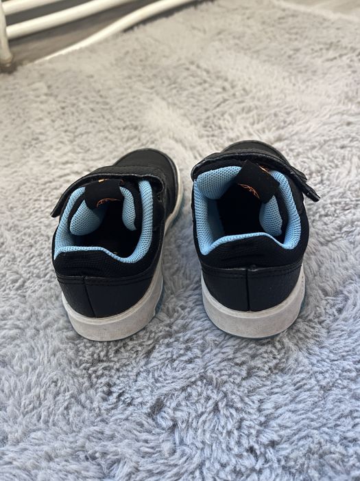 Маратонки adidas 23