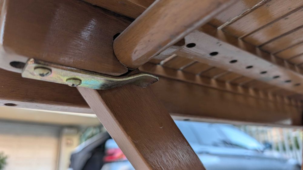 Дървена градинска маса