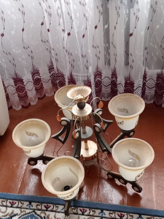 Продам Люстры рабочие