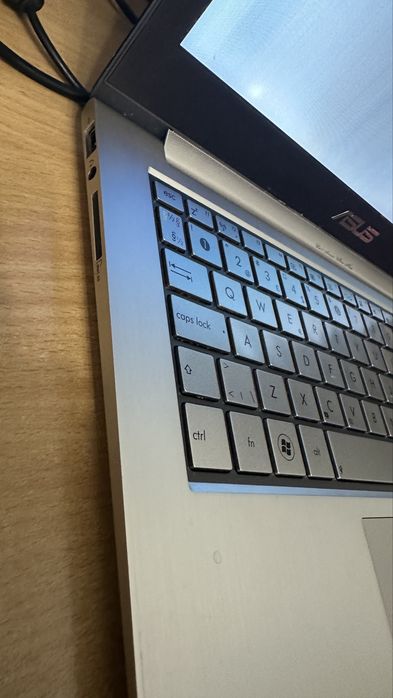 Asus Zeenbook 31E Intel I7
