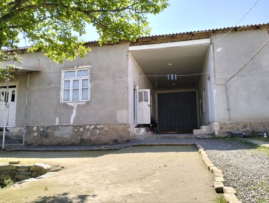 Srochna hovli sotiladi